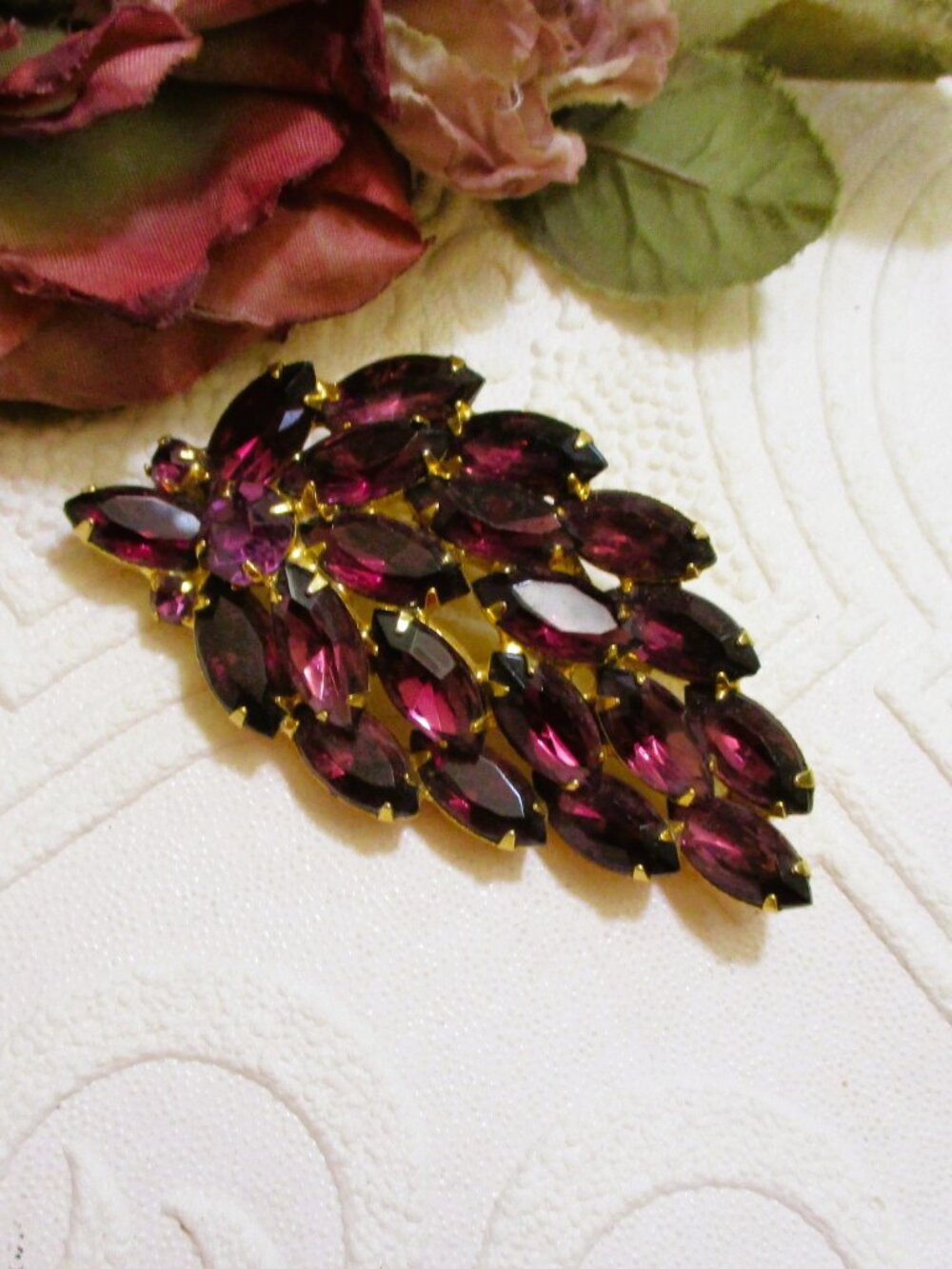 VINTAGE Amethyst Rhinestone Gold Plate Brooch ~ Sparkling Statement Leaf Jewelry